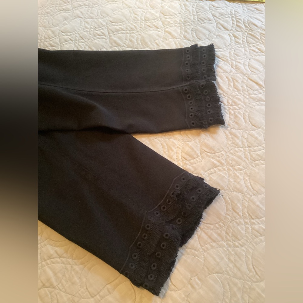Chico’s So-Slimming Crop Jean-Black (12) 2 - Picture 2 of 8